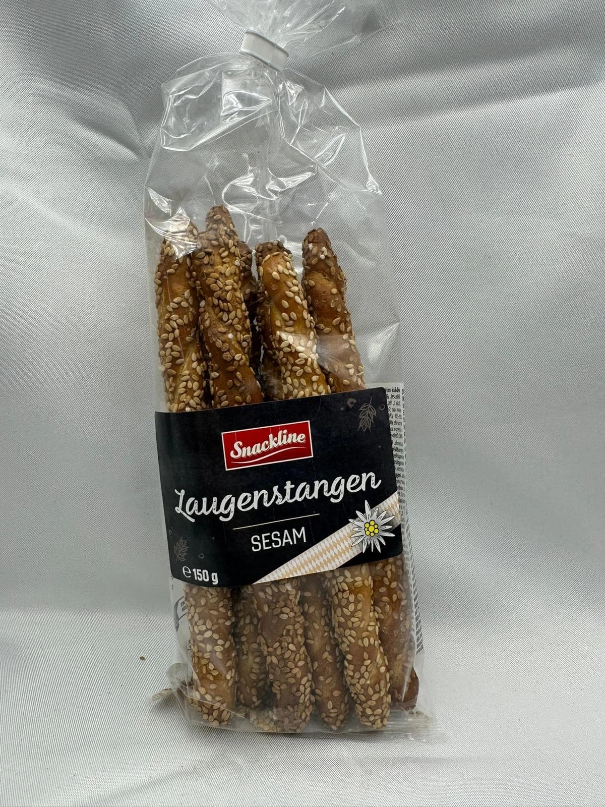 Laugenstangen mit Sesam 